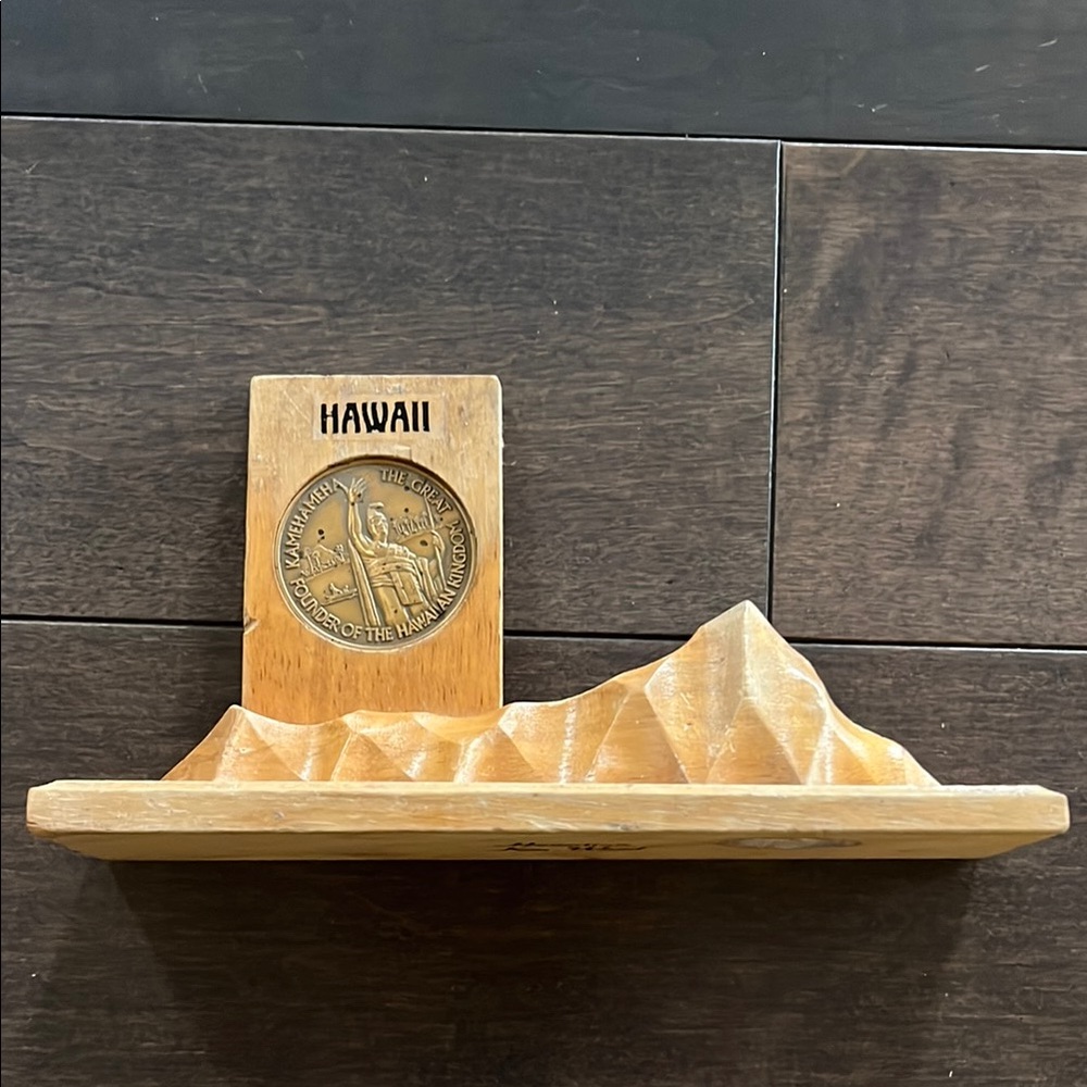 Hawaii Wooden Decor with Coin